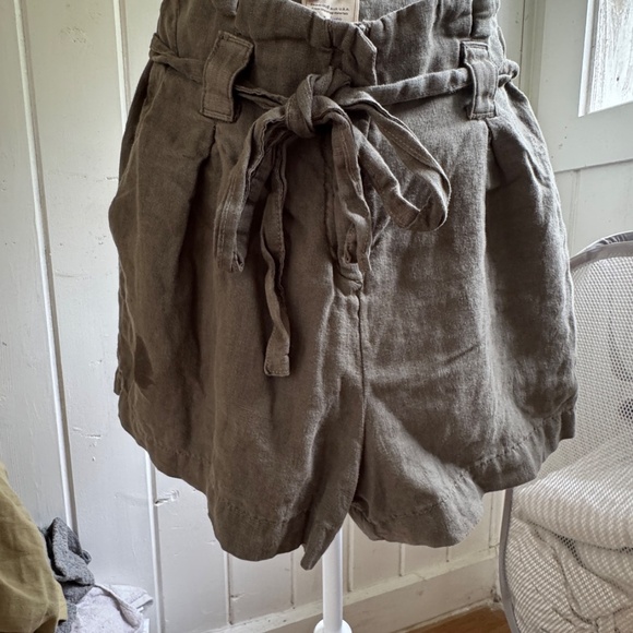 L’AGENCE Army green linen paper bag shorts - Picture 4 of 4